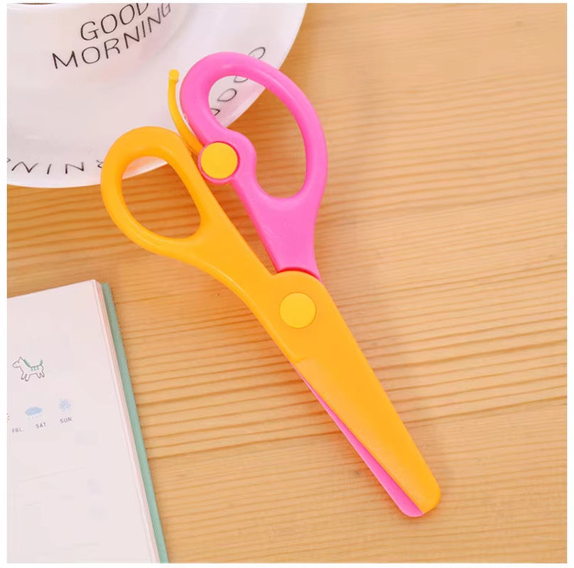 New 1 Pcs 137Mm Mini Safety round Head Plastic Scissors Student Kids Paper Cutting Minions Supplies for Kindergarten School