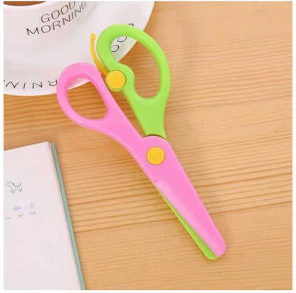 New 1 Pcs 137Mm Mini Safety round Head Plastic Scissors Student Kids Paper Cutting Minions Supplies for Kindergarten School